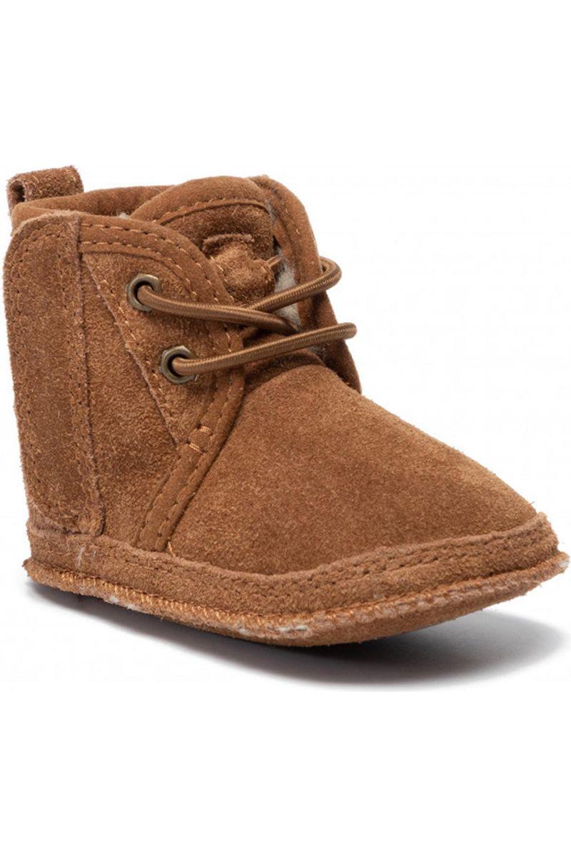 מארז לידה נעלי UGG I Baby Neumel וכובע לתינוקות