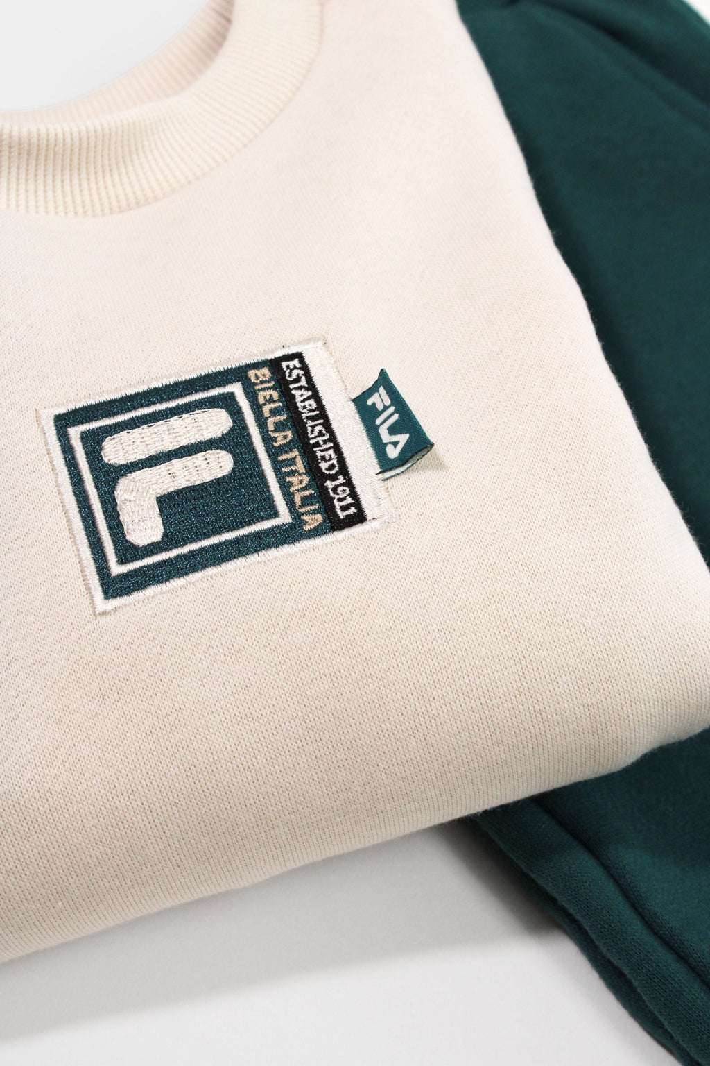 חליפת טרנינג FILA בעיצוב קלאסי עם לוגו מודגש לילדים BEIGE / 10Y