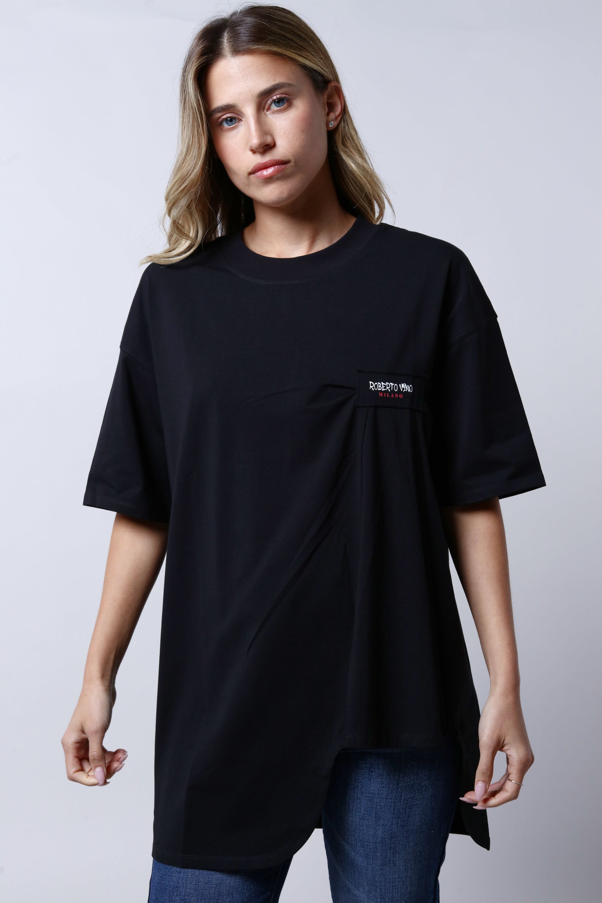 חולצת טי שירט ROBERTO VINO בצבע שחור לנשים