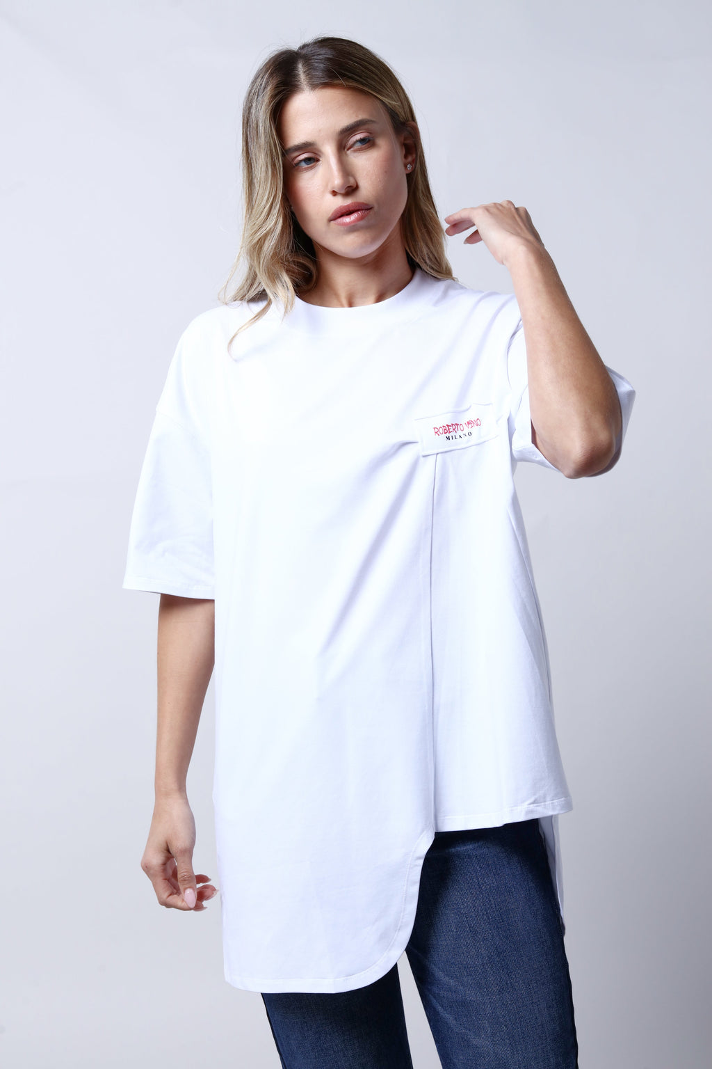 חולצת טי שירט ROBERTO VINO בצבע לבן לנשים