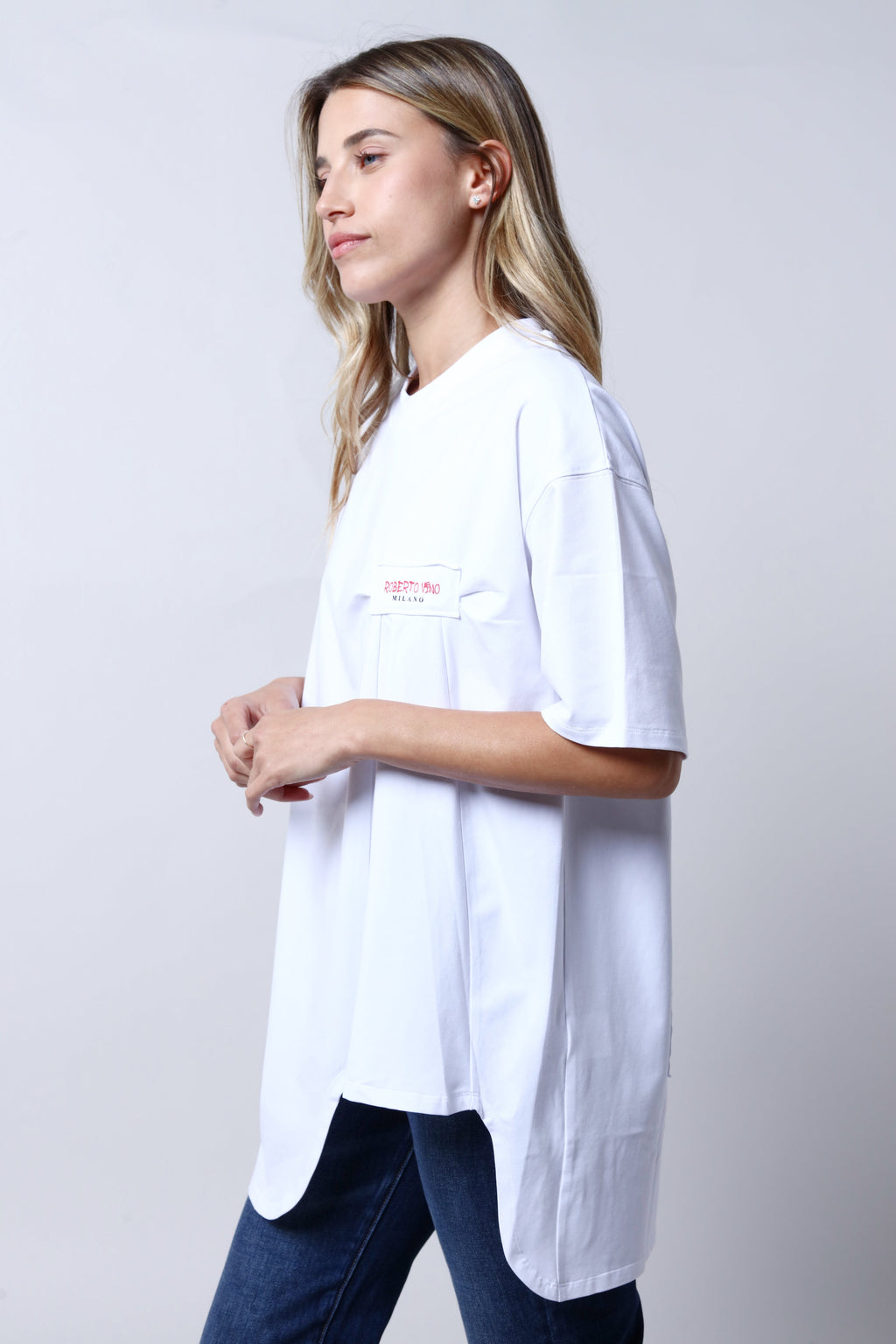 חולצת טי שירט ROBERTO VINO בצבע לבן לנשים