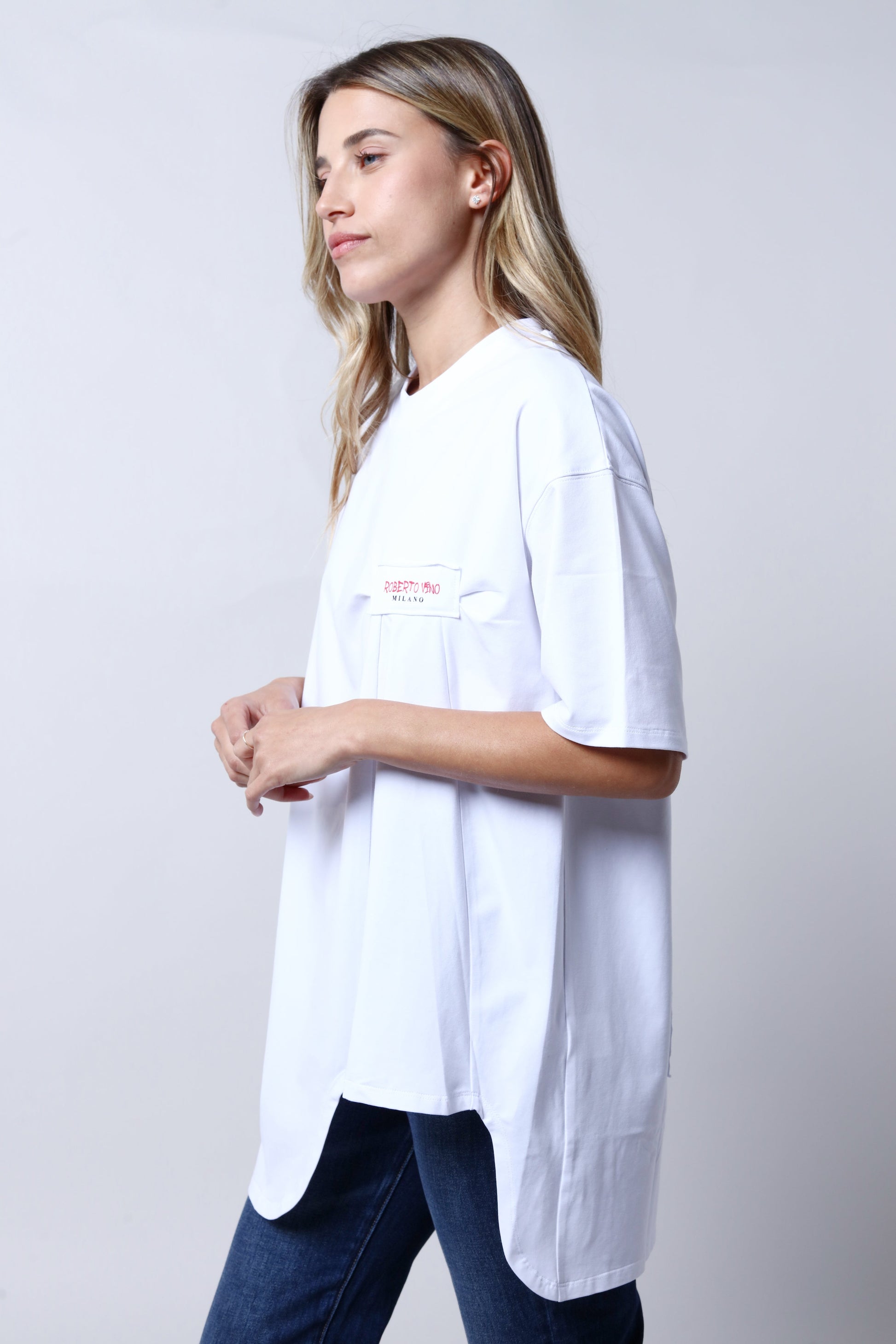 חולצת טי שירט ROBERTO VINO בצבע לבן לנשים