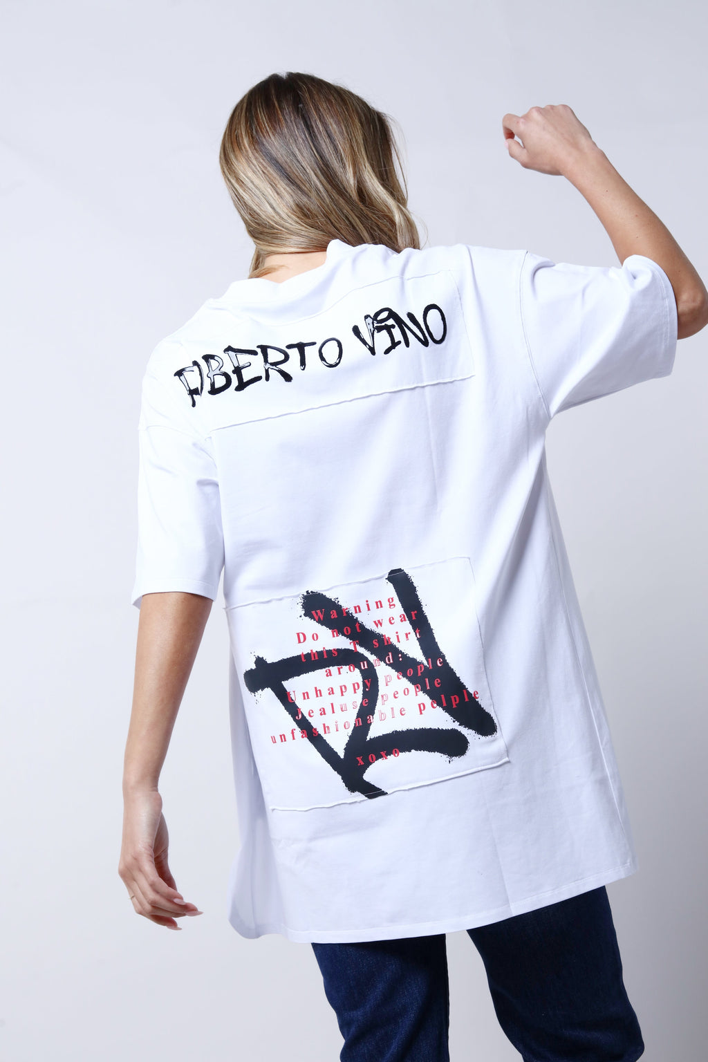 חולצת טי שירט ROBERTO VINO בצבע לבן לנשים