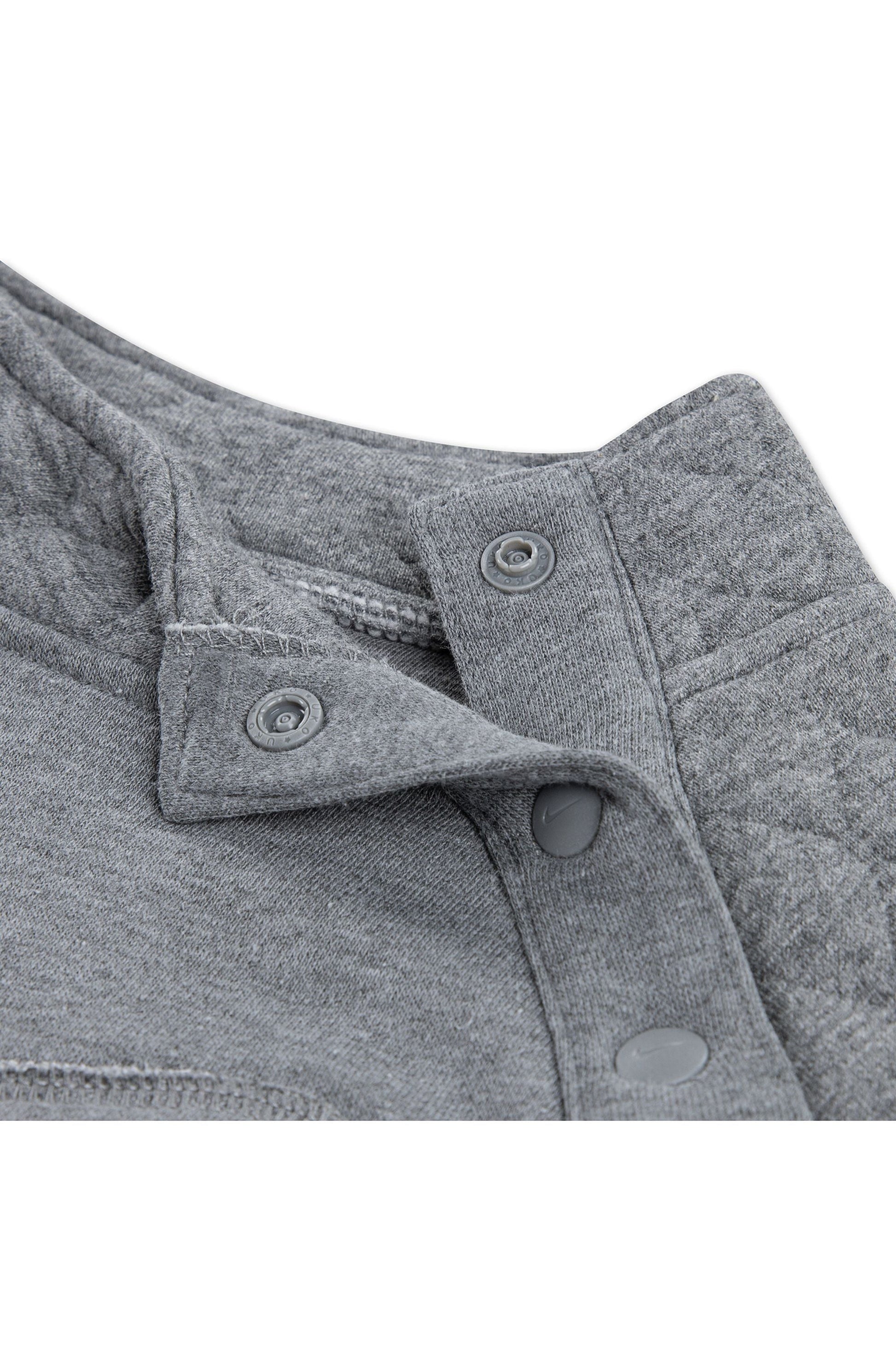 חליפת טרנינג קווילט NIKE אפורה עם לוגו רקום לילדים BLACK / 2Y