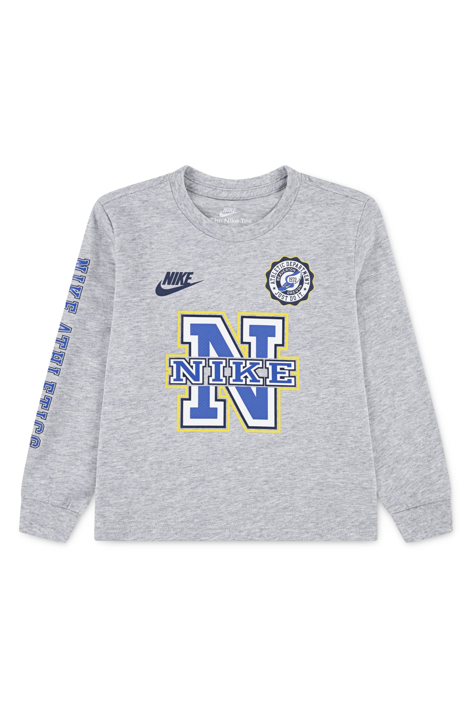 חולצת טישירט NIKE עם הדפס לוגו קולג' לילדים BLACK / 2Y