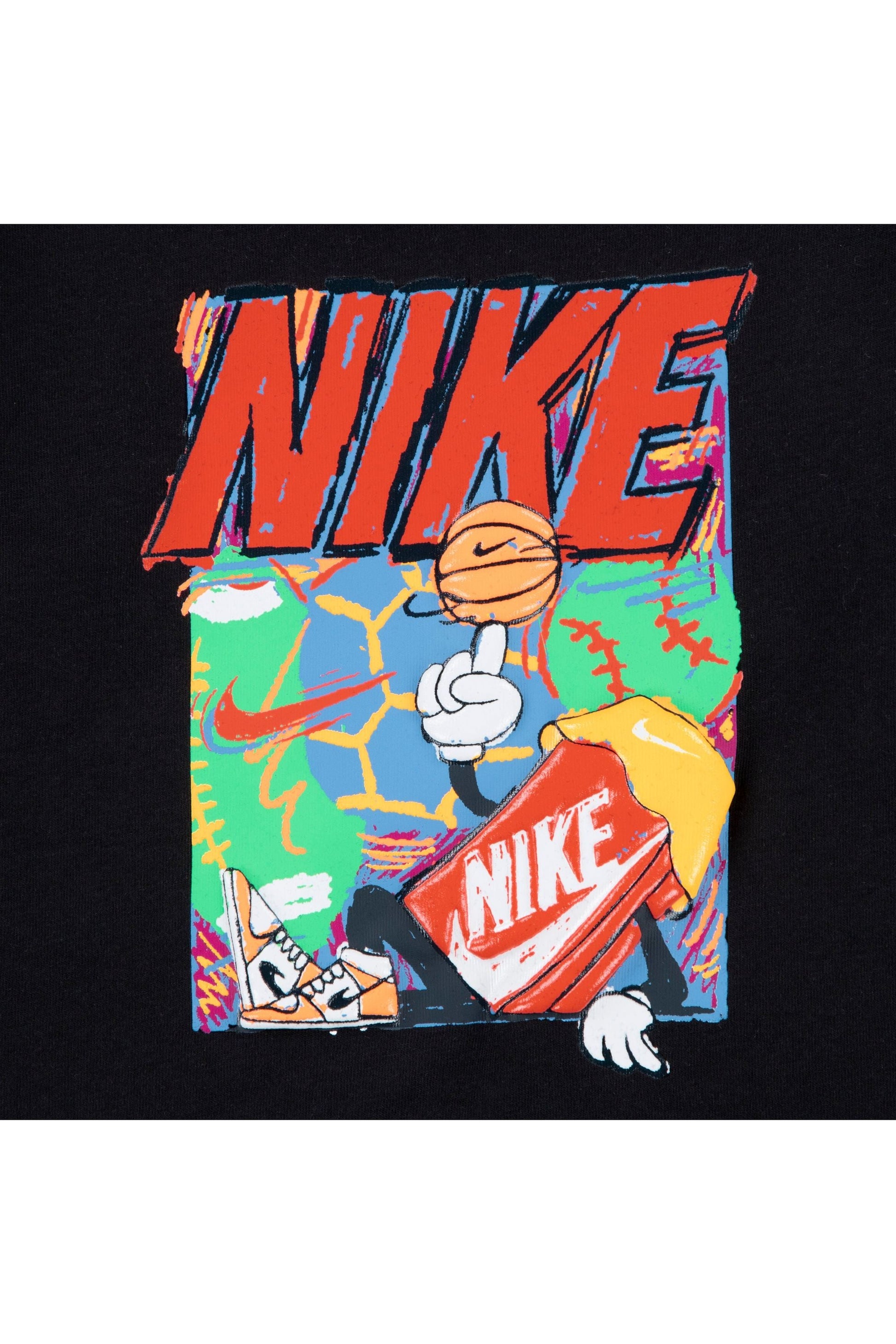 חולצת טישירט NIKE עם עיצוב גרפי בסגנון קומיקס לילדים BLACK / 2Y