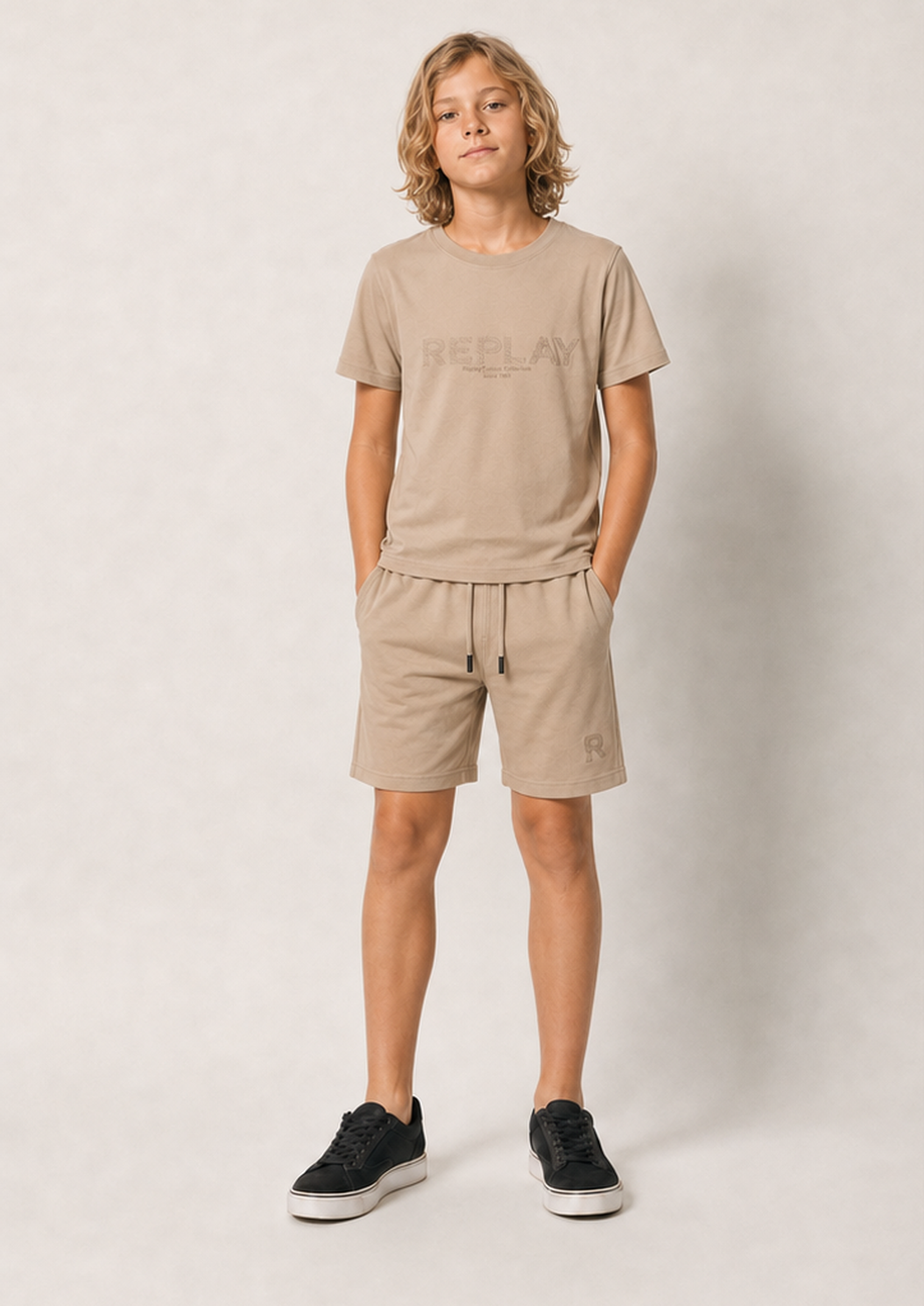 REPLAY boys taupe italy logo set front