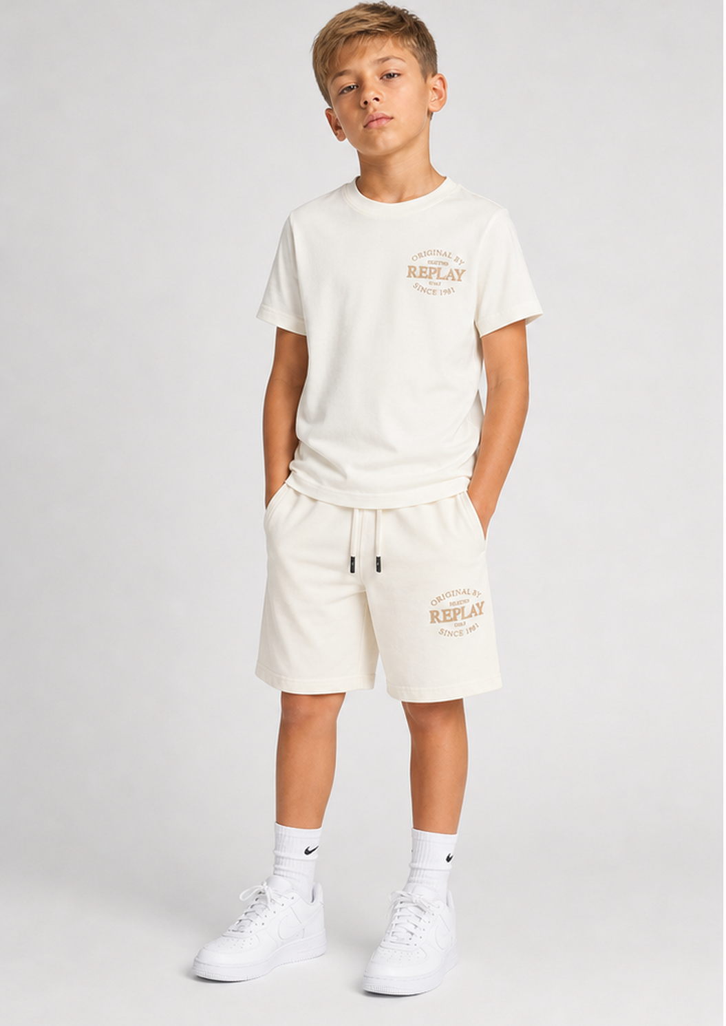 REPLAY boys off white classic logo set front