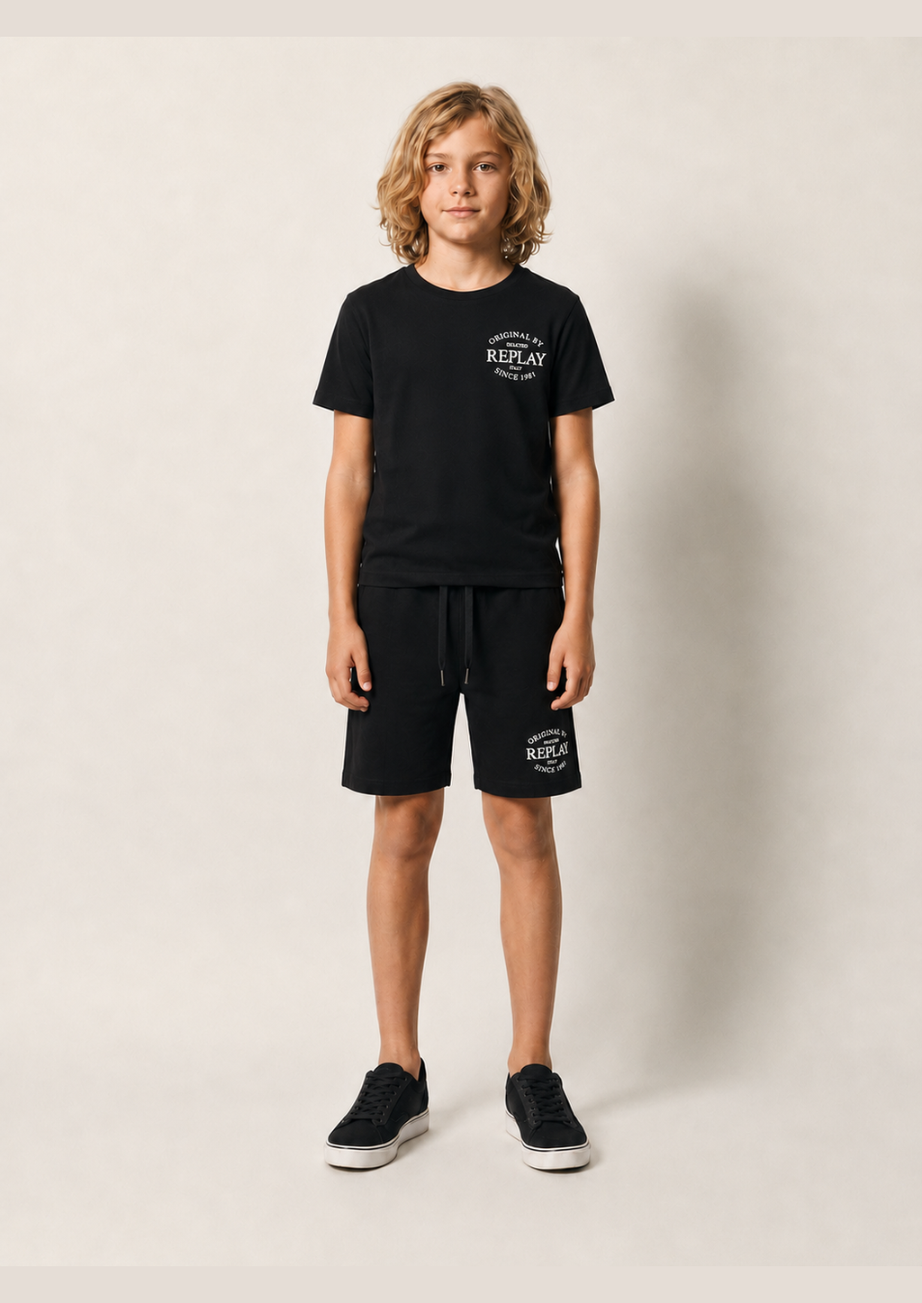 REPLAY boys black classic logo set front