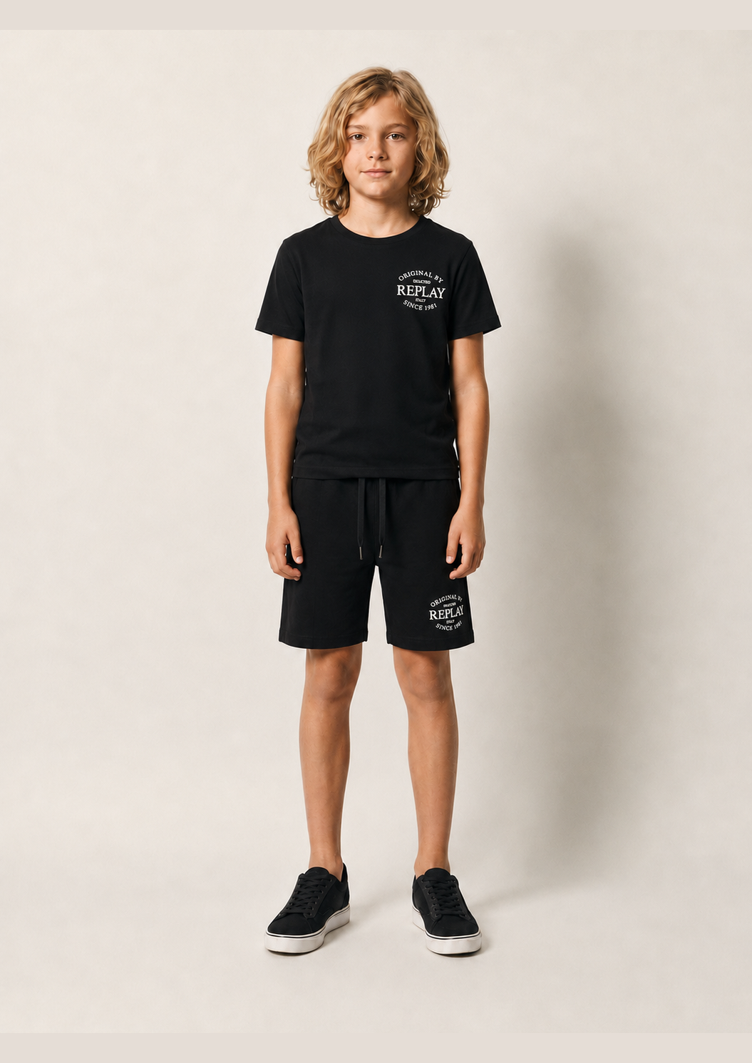 REPLAY boys black classic logo set front