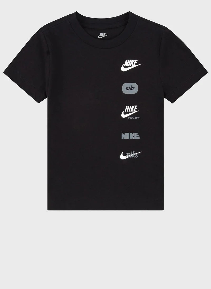 חולצת טישירט NIKE עם עיצוב לוגו לילדים
