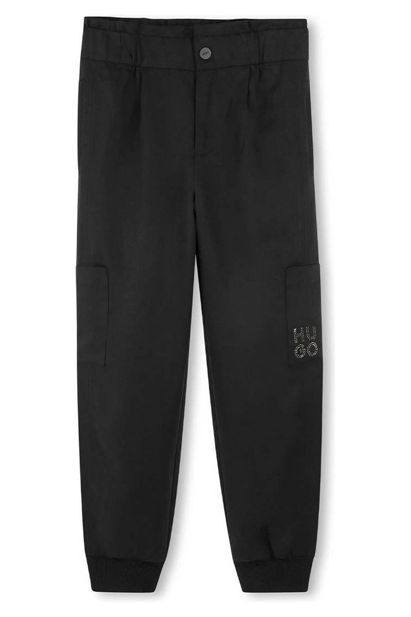 מכנסי ג'וגר HUGO שחורים עם כיסי צד ועיטור לוגו לילדות