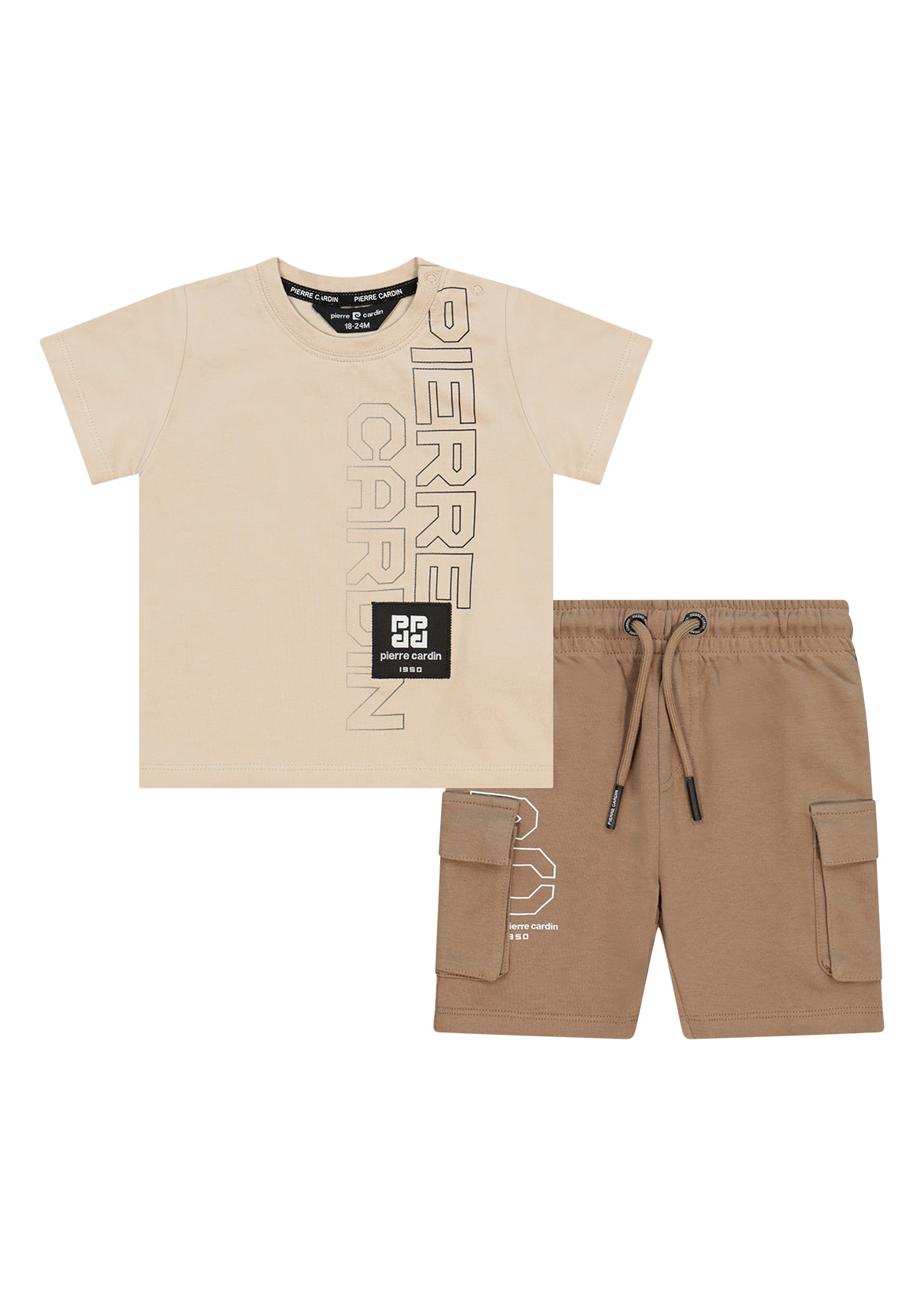 חליפת טריקו PIERRE CARDIN עם הדפס לוגו אנכי מודגש על החולצה ועל המכנס לתינוקות BEIGE / 3-6M