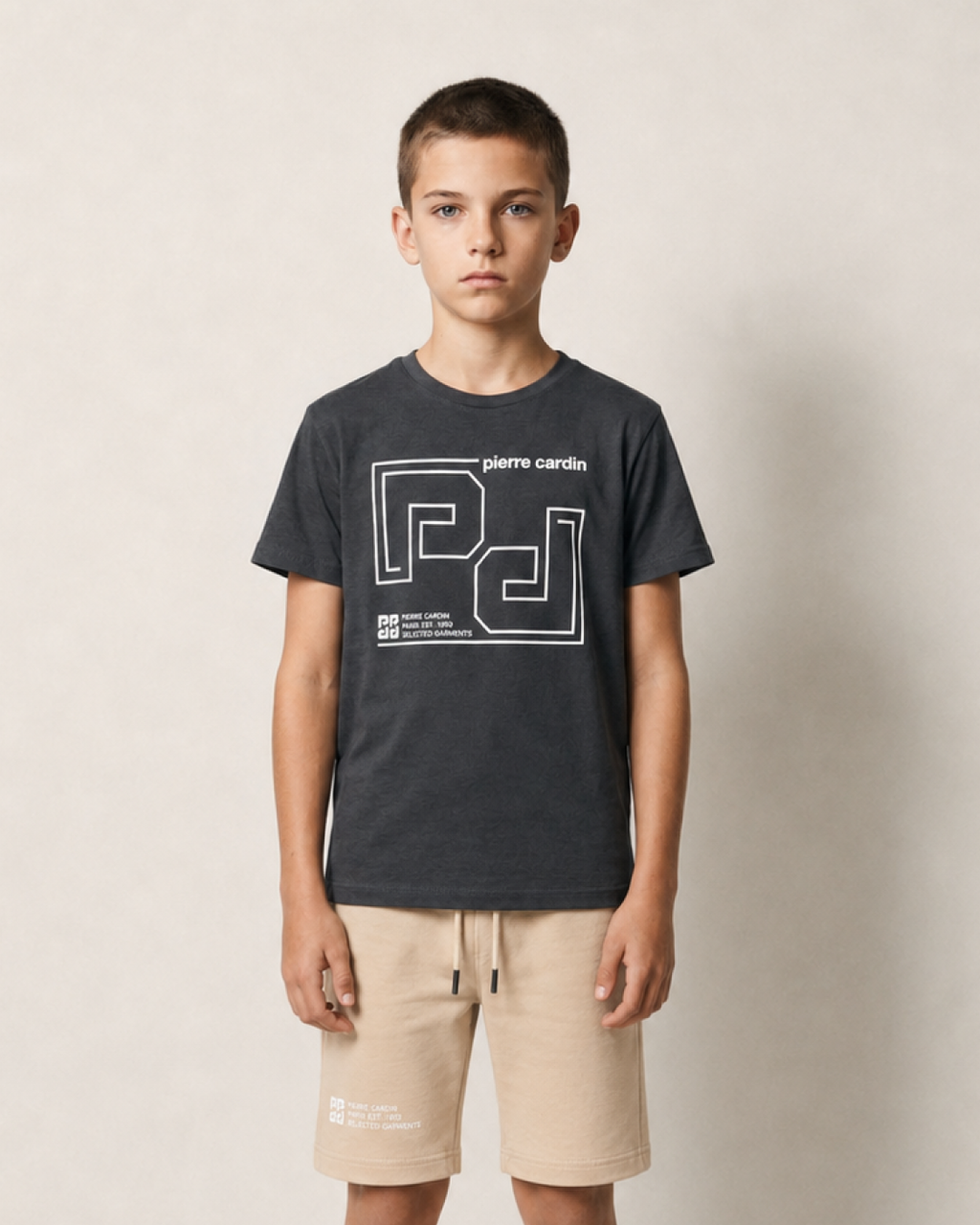 חליפת טריקו PIERRE CARDIN עם הדפס גרפי ריבועי גדול במרכז החולצה והדפס תואם במכנס לילדים Gray / 4Y