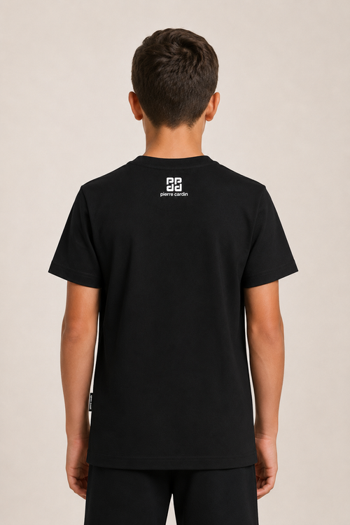 חולצת טישרט PIERRE CARDIN הדפס לוגו קטן בחזית ובמראה נקי לילדים BLACK / 2Y